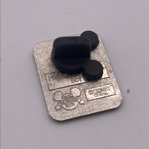 Silver Cat Pin Disney - Picture 2 of 3